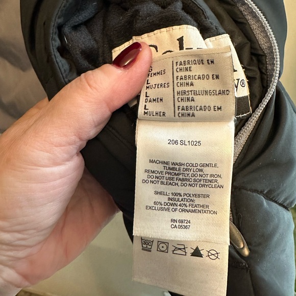 Columbia down vest. Large. Reversible. Black outside, gray inside. - Picture 4 of 6